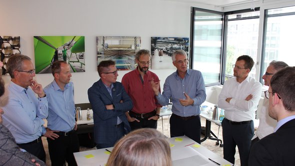 Lots of textile experts contributed with their knowledge. © FKT
